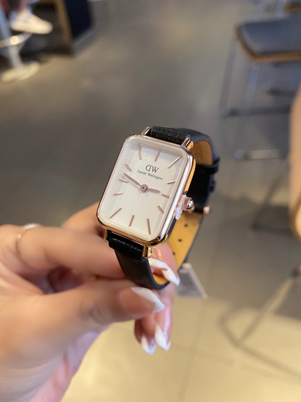 ブランド時計側面デザイン